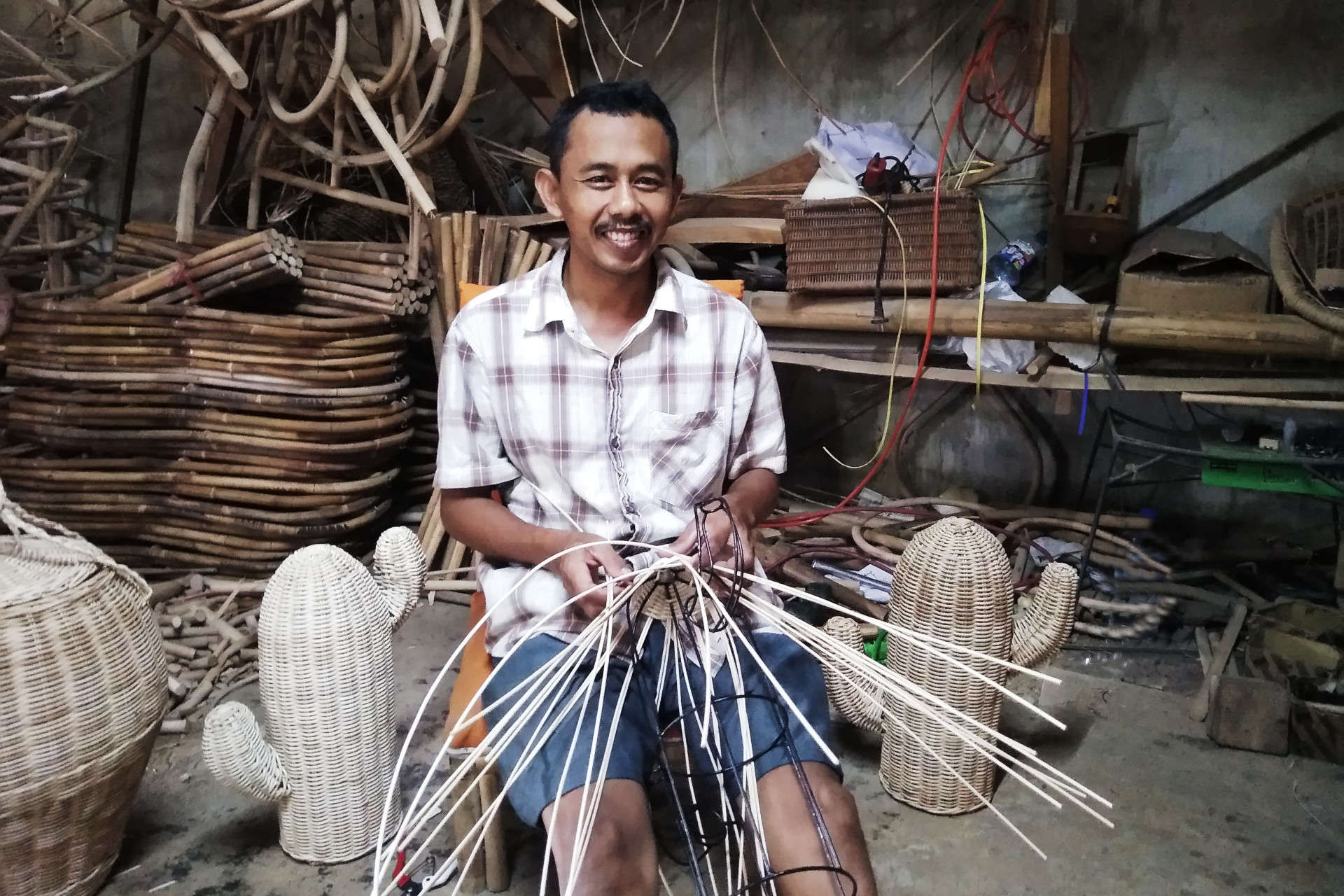 Sunardi - Rattan Weaver - Wildindo